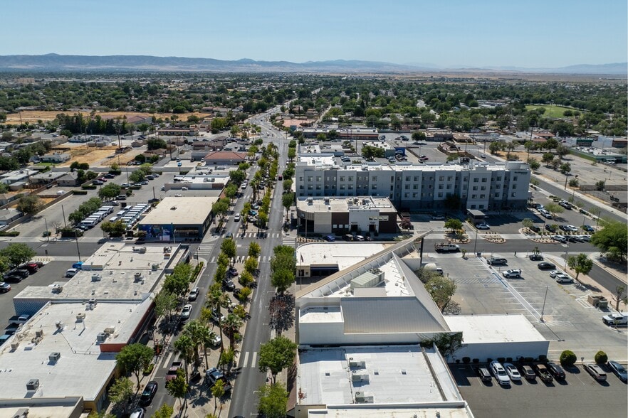 More Photos Of 843 W Lancaster Blvd, Lancaster Bank For Lease