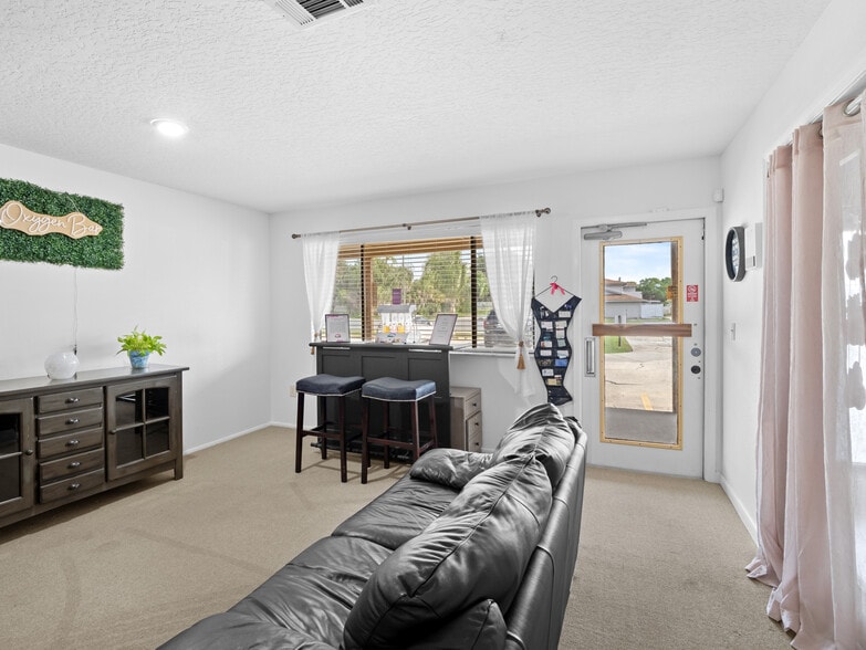 More Photos Of 1051-1079 Cheney Hwy, Titusville Business Park For Sale