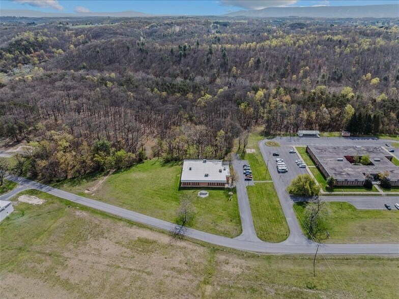 More Photos Of 204 Sand Mine Rd, Berkeley Springs Flex For Sale