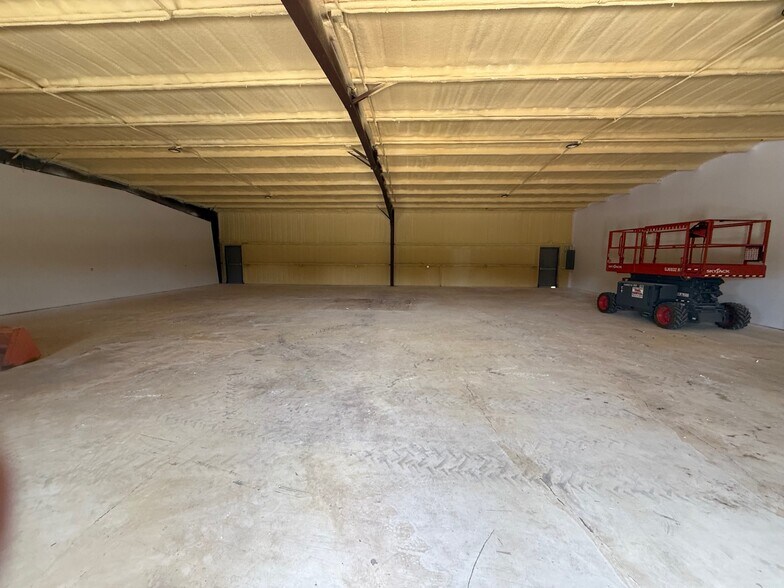 More Photos Of 750 Wible Rd, Sherman Warehouse For Lease
