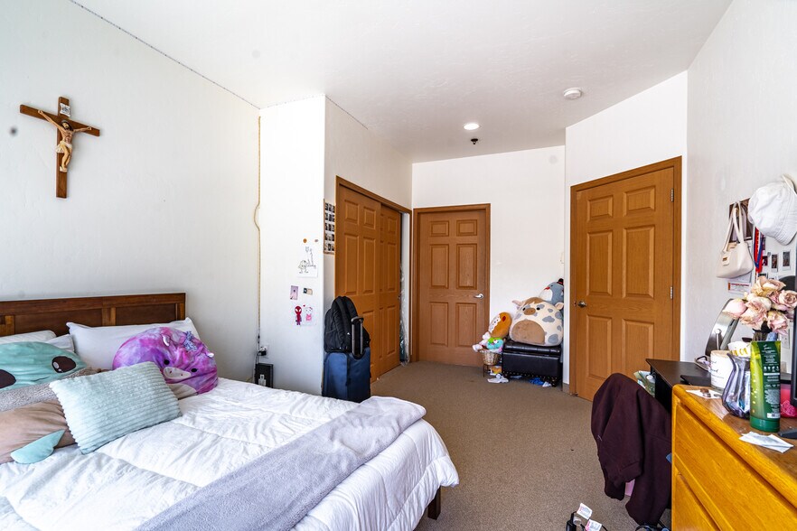More Photos Of 625 Red Table Dr, Gypsum Apartments For Sale
