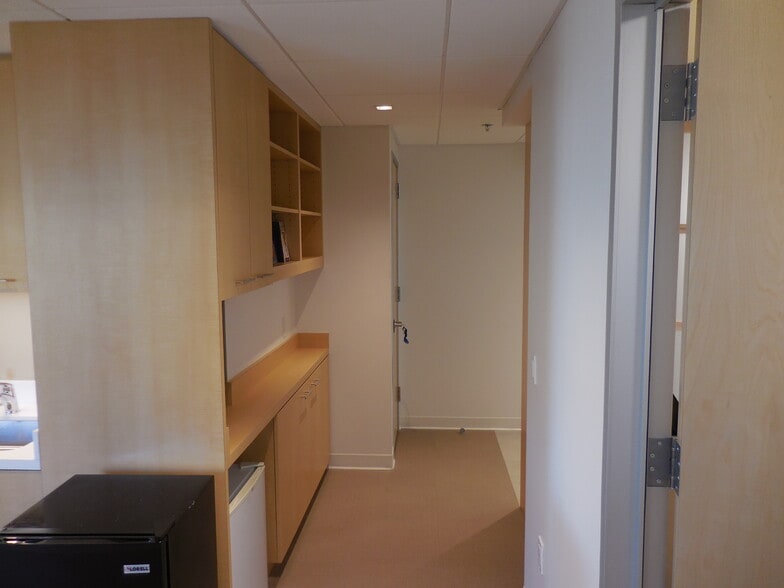 More Photos Of 25550 Hawthorne Blvd, Torrance Medical For Lease