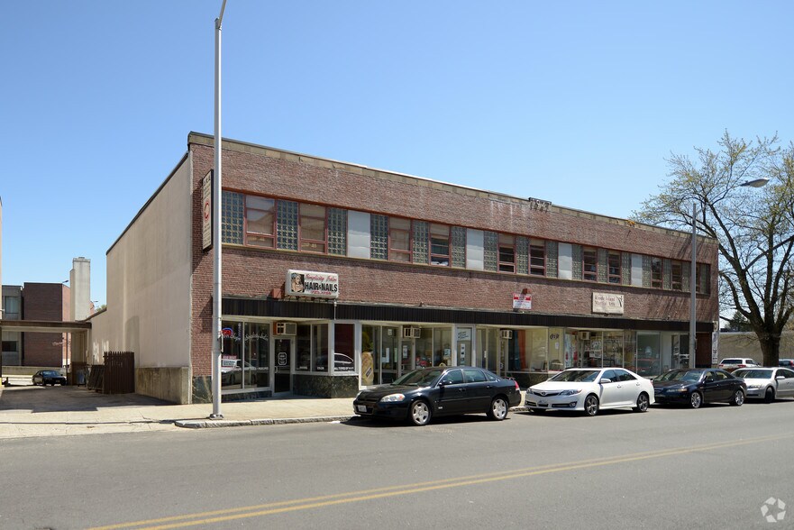 More Photos Of 30-44 East Ave, Pawtucket Storefront Retail Office For Lease