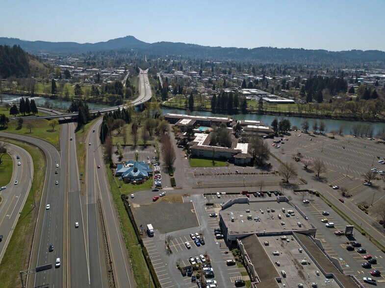 More Photos Of 1003 Valley River Way, Eugene Freestanding For Lease