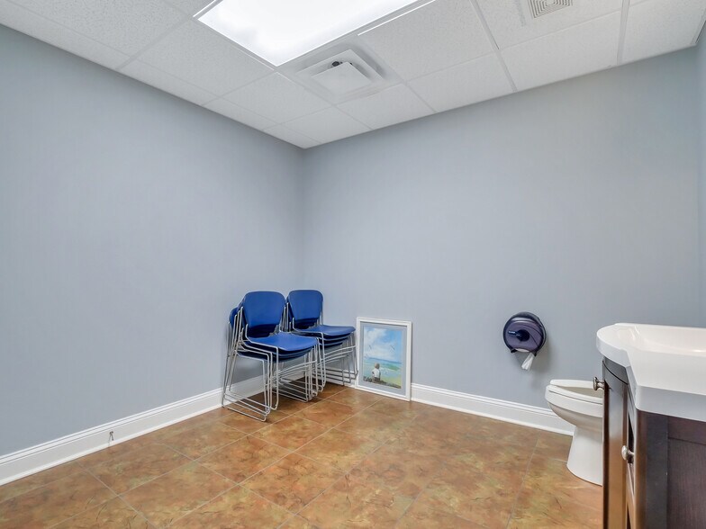 More Photos Of 1453 W Oglethorpe Hwy, Hinesville Office Residential For Lease