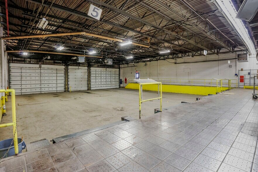 More Photos Of 2929 N Shadeland Ave, Indianapolis Manufacturing For Sale