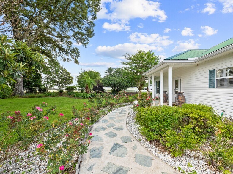 More Photos Of 5676 State Highway 2 W, Defuniak Springs Horse Stables For Sale