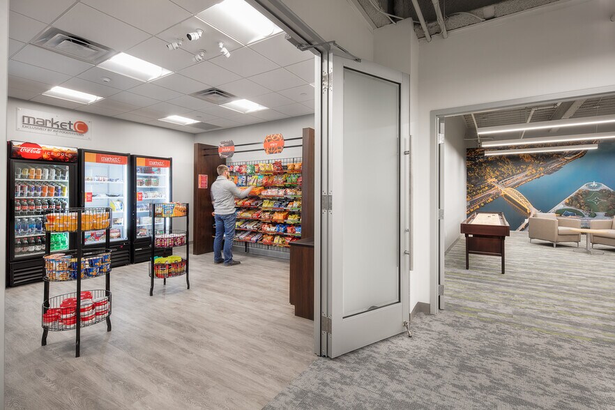 More Photos Of 750 Holiday Dr, Pittsburgh Office For Sale