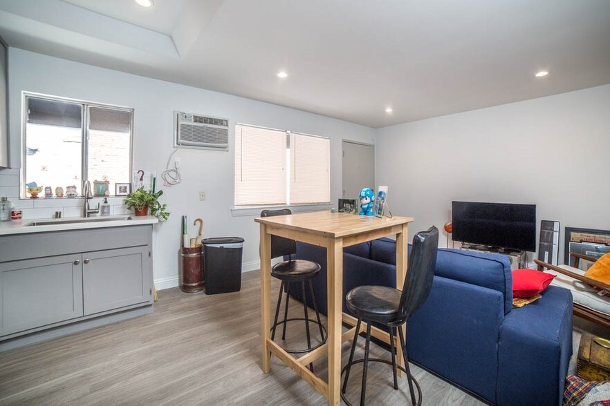More Photos Of 140 S Westmoreland Ave, Los Angeles Apartments For Sale
