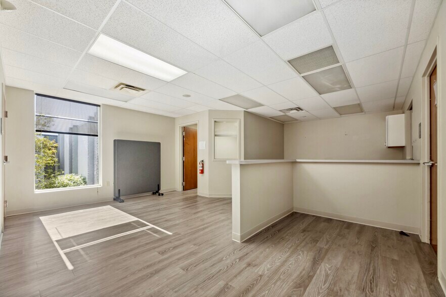 More Photos Of 9403 Kenwood Rd, Blue Ash Medical For Lease