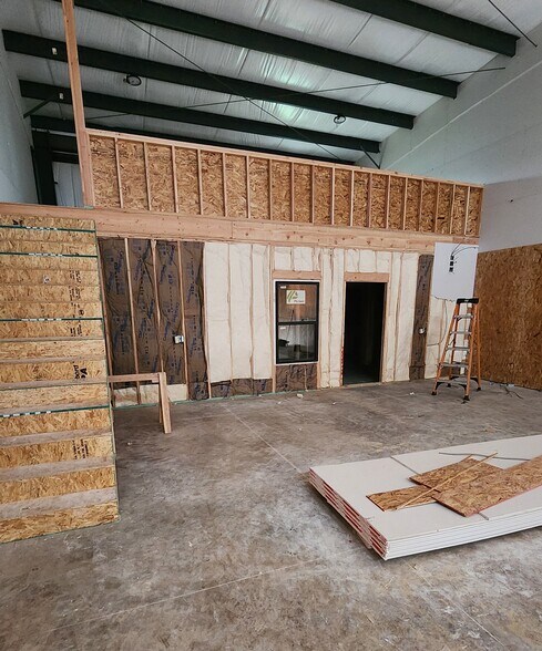 More Photos Of 159 Armstrong Ct, Norman Flex For Sale