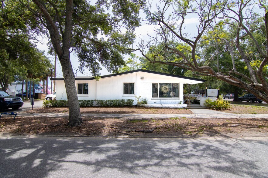 More Photos Of 2500 1st Ave N, Saint Petersburg Medical For Lease
