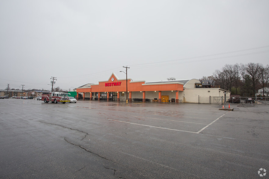 Primary Photo Of 8457 Richmond Hwy, Alexandria Supermarket For Lease