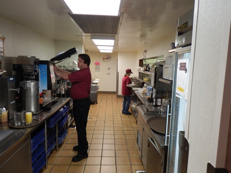More Photos Of 2414 W Lincolnway, Cheyenne Restaurant For Lease