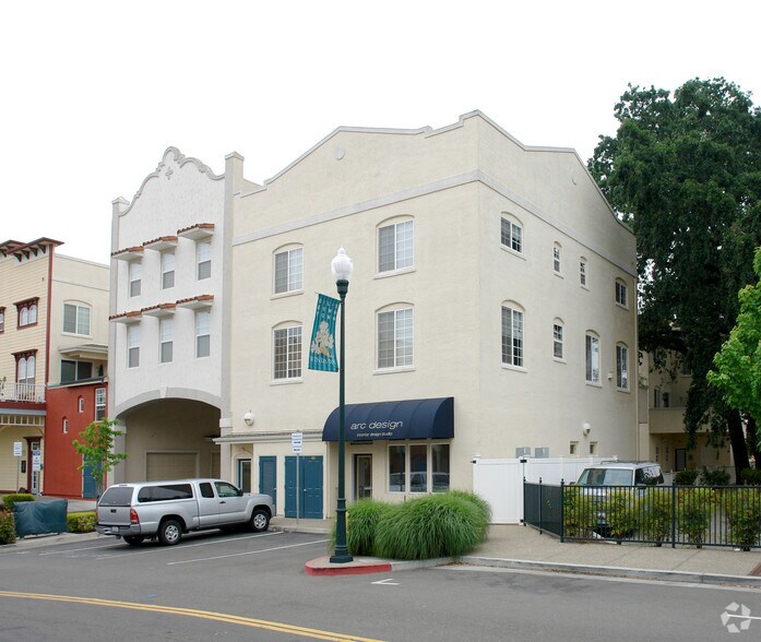 More Photos Of 220 Windsor River Rd, Windsor Apartments For Sale