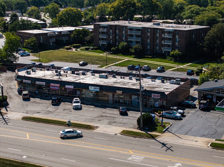 More Photos Of 805-813 W Rand Rd, Arlington Heights General Retail For Lease