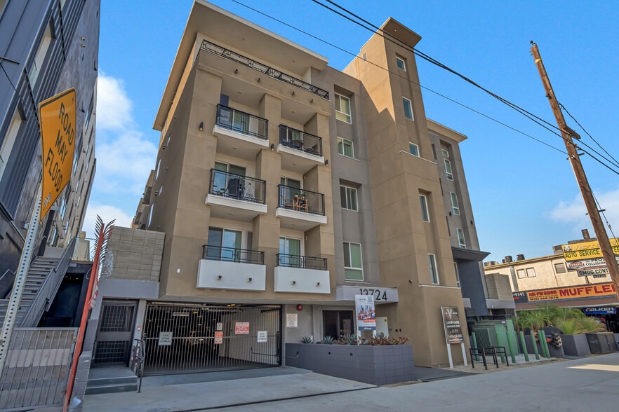 More Photos Of 13724 Victory Blvd, Van Nuys Apartments For Sale