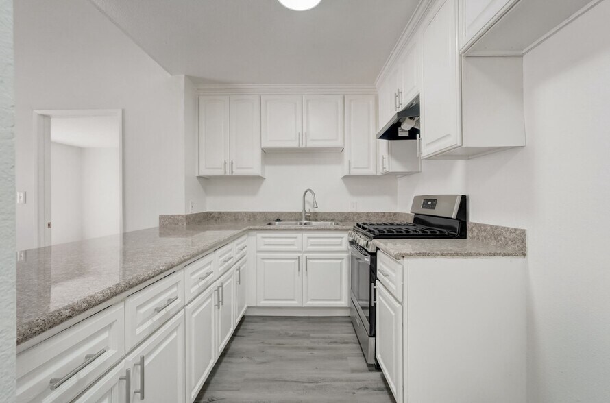 More Photos Of 311 S New Hampshire Ave, Los Angeles Apartments For Sale