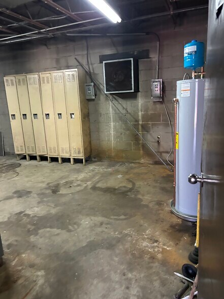 More Photos Of 2500 Spring Grove Ave, Cincinnati Warehouse For Sale