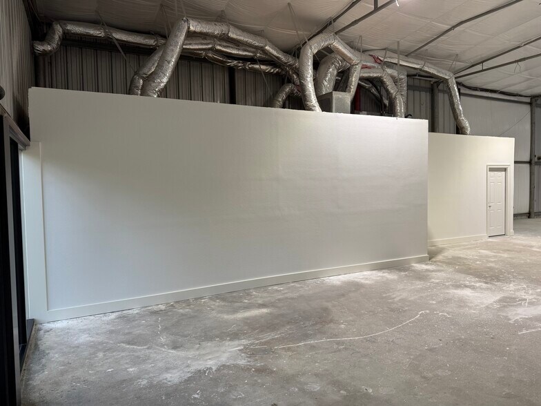 More Photos Of 1515 Lakeville Dr, Kingwood Warehouse For Lease
