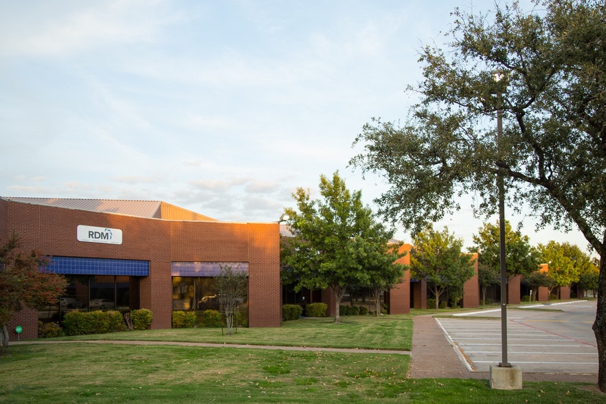 More Photos Of 1101 Resource Dr, Plano Showroom For Lease