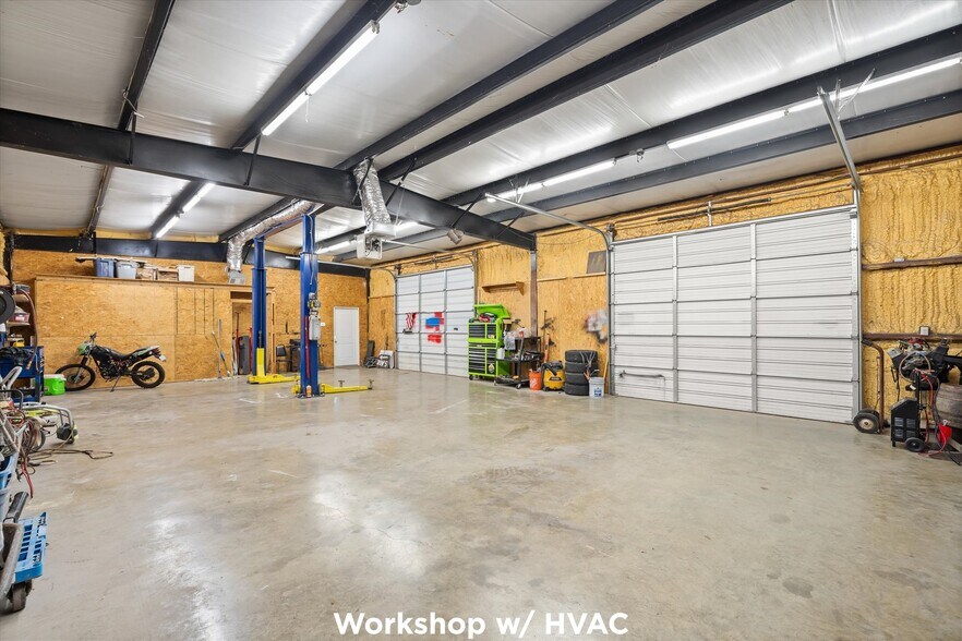 More Photos Of 10015 FM 751, Quinlan Flex For Sale