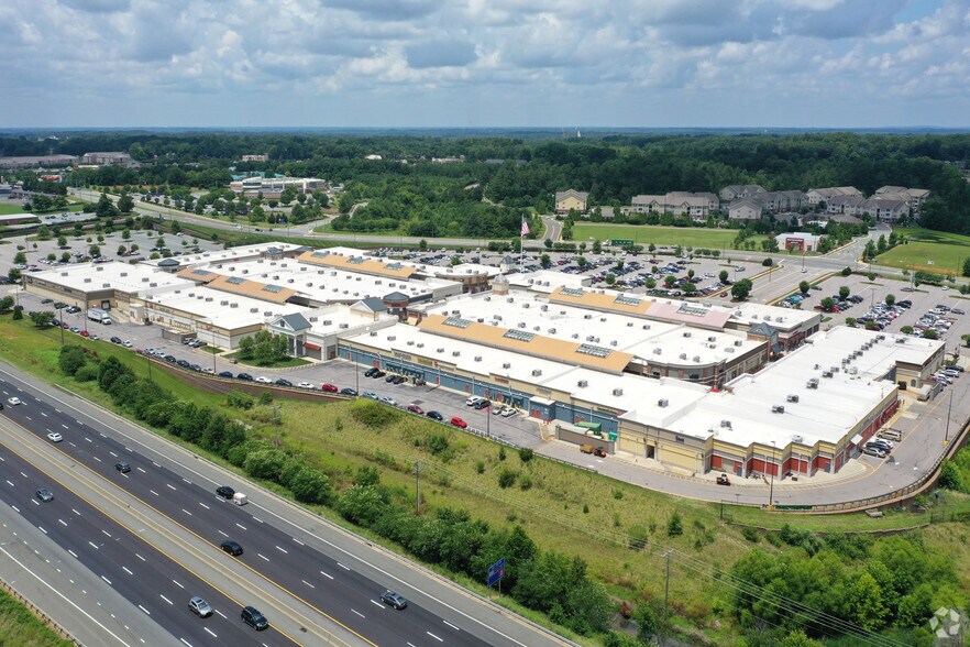 More Photos Of 4000 Arrowhead Blvd, Mebane General Retail For Lease