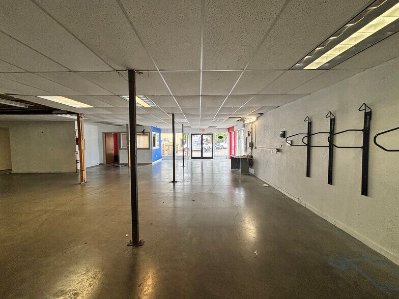 More Photos Of 2618 Cherry Ave NE, Salem Industrial For Sale
