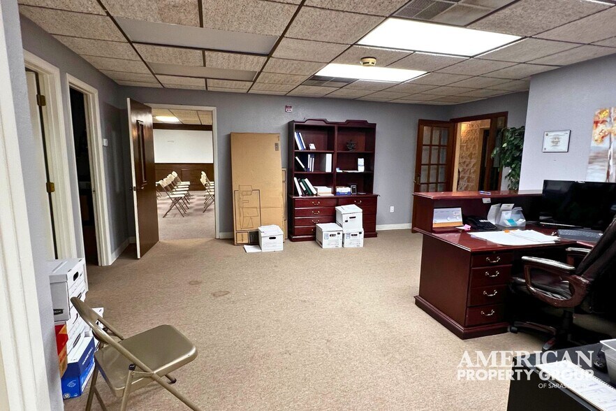 More Photos Of 2011 Bispham Rd, Sarasota Office For Lease