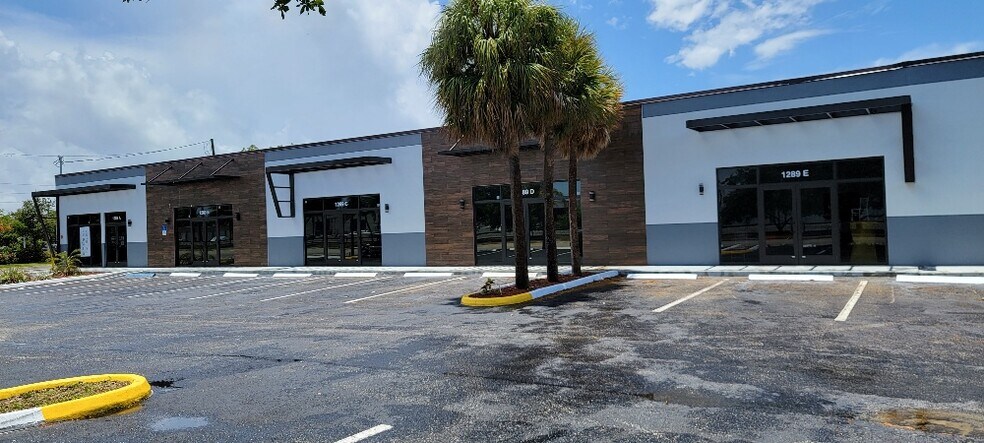 Primary Photo Of 1299 S Dixie Hwy, Deerfield Beach Showroom For Lease