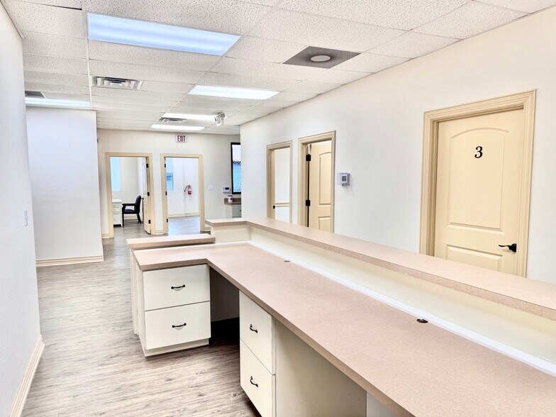 More Photos Of 101 S US Highway 75, Denison Medical For Lease