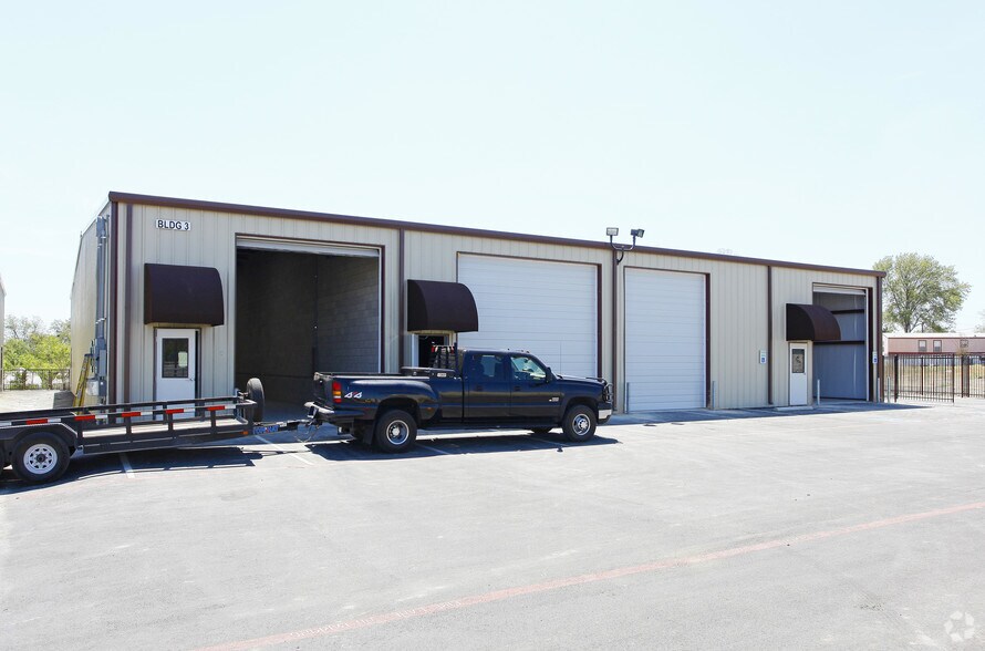 More Photos Of 3546 Loop 337, New Braunfels Warehouse For Lease