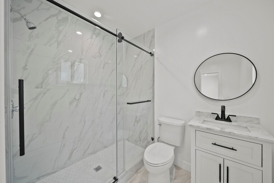 More Photos Of 11488 Burbank Blvd, North Hollywood Flex For Sale
