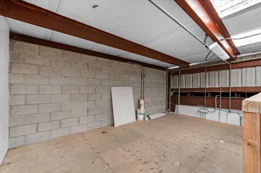 More Photos Of 1027 W Murray Ave, Visalia Service For Sale