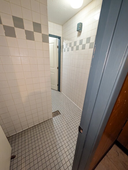 More Photos Of 2031 Yosemite Blvd, Modesto Bar For Sale