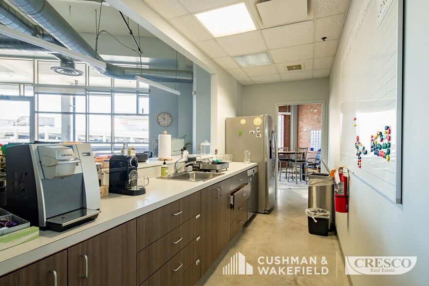 More Photos Of 737 Bolivar Rd, Cleveland Office For Lease