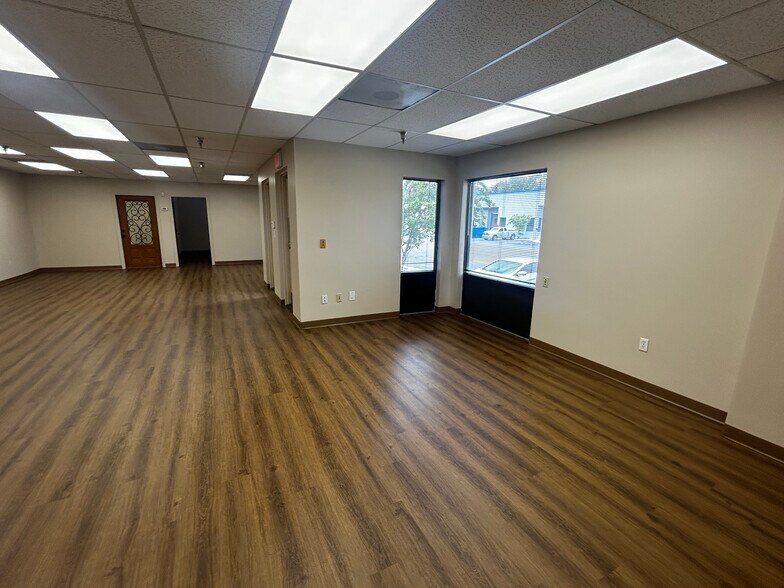 More Photos Of 5501-5519 Pioneer Park Blvd, Tampa Unknown For Lease
