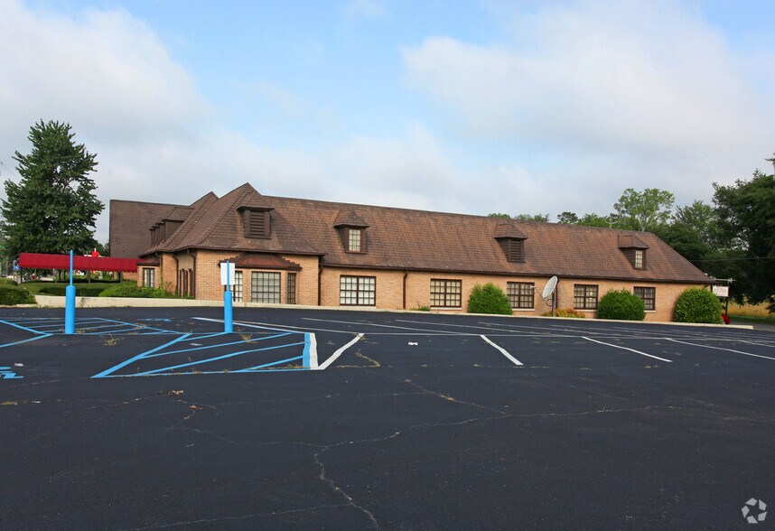 More Photos Of 9012 Parkway E, Birmingham Funeral Home For Sale