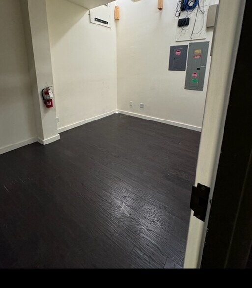 More Photos Of 3415 Fremont Ave N, Seattle Office For Lease