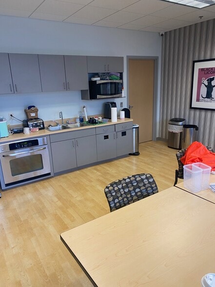 More Photos Of 8860 N 60th St, Milwaukee Office For Sale