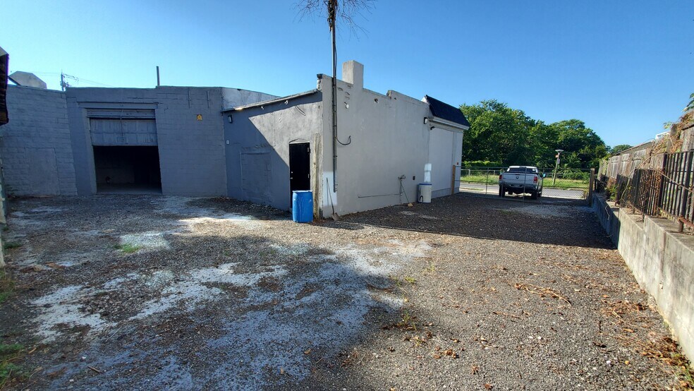 More Photos Of 1160 Homestead St, Baltimore Auto Repair For Lease