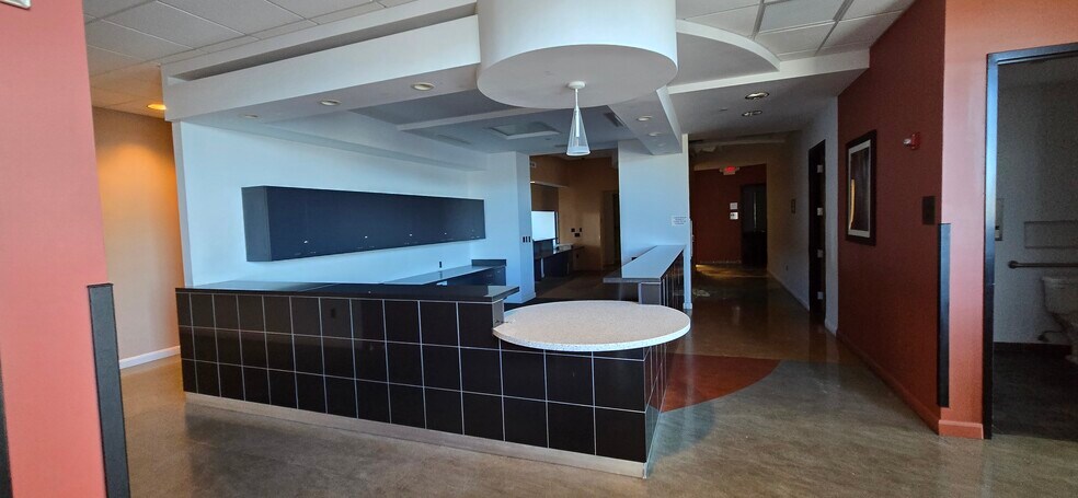More Photos Of 990 9th St N, Naples Medical For Lease