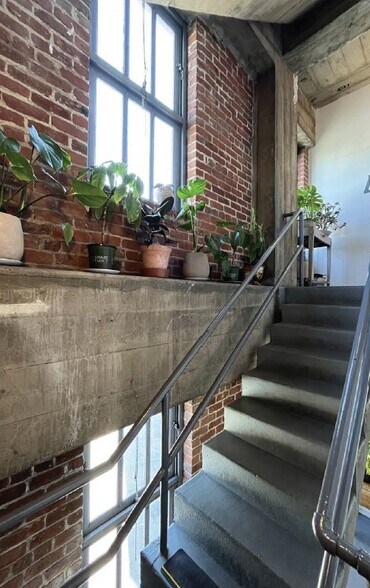 More Photos Of 3401 Piedmont Ave, Oakland Loft Creative Space For Lease