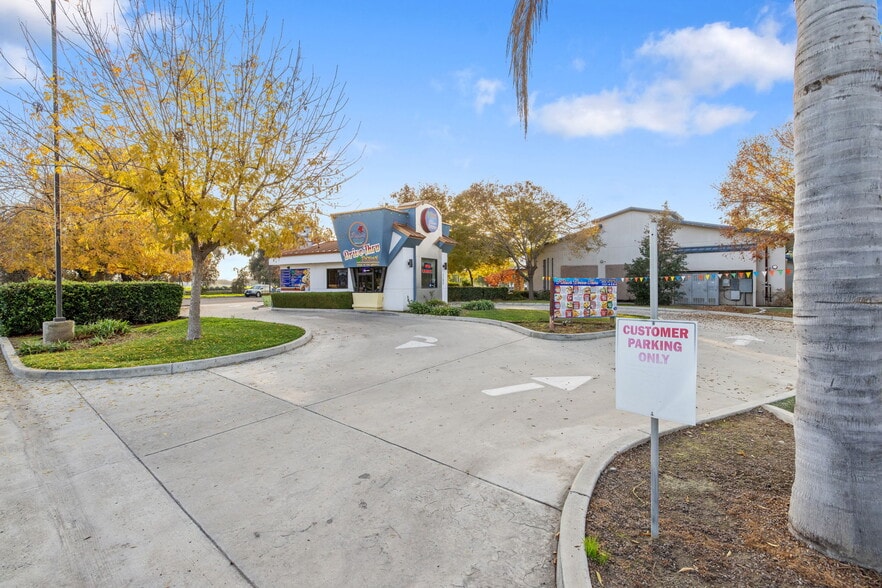 More Photos Of 1103 W Caldwell Ave, Visalia Freestanding For Sale