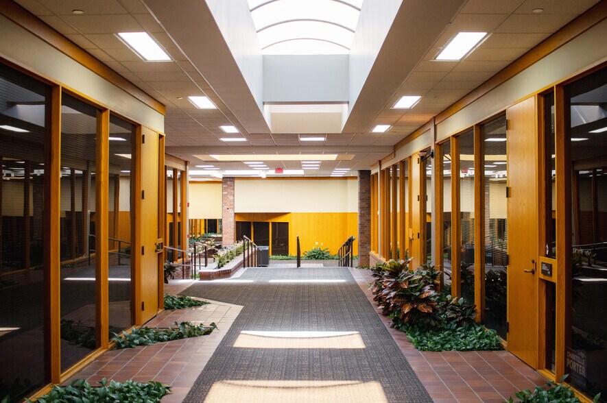 More Photos Of 200 W 22nd St, Lombard Unknown For Lease