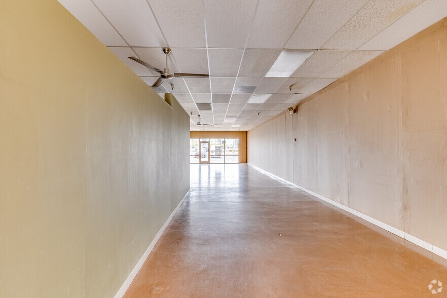 More Photos Of 1107 E Bell Rd, Phoenix General Retail For Lease