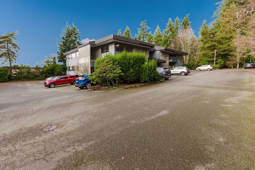 More Photos Of 1040 NE Hostmark St, Poulsbo Office For Sale