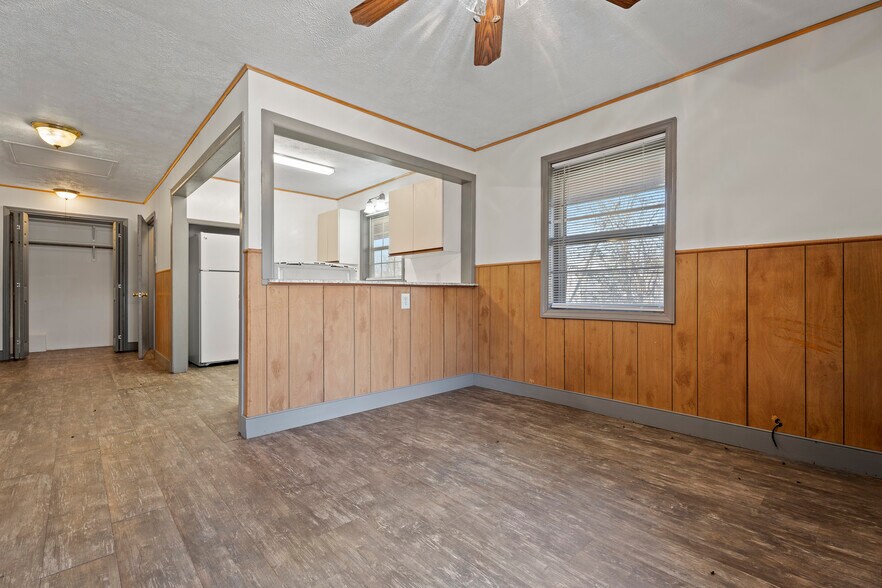 More Photos Of 300 Range St, Marshall Multifamily For Sale