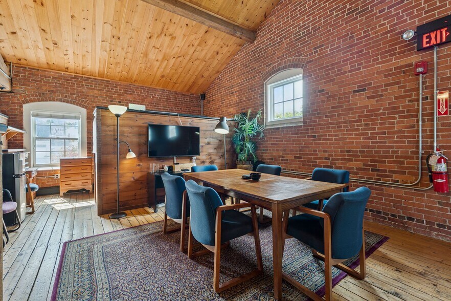 More Photos Of 26 Howland St, Plymouth Office For Sale