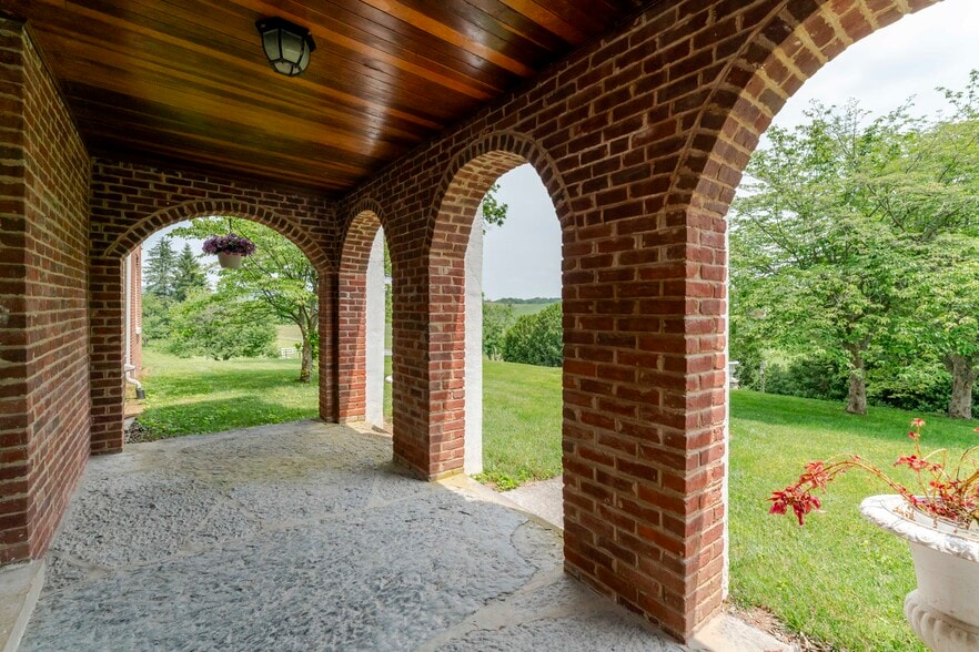 More Photos Of 610 New Hope Rd, Staunton Specialty For Sale